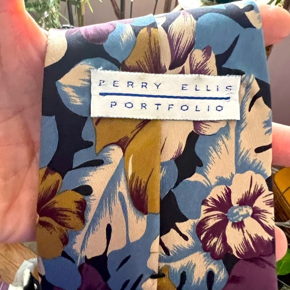 Perry Ellis Portfolio 4" x 56" Men's Aloha Tie Hawaiian Floral - Picture 1 of 4